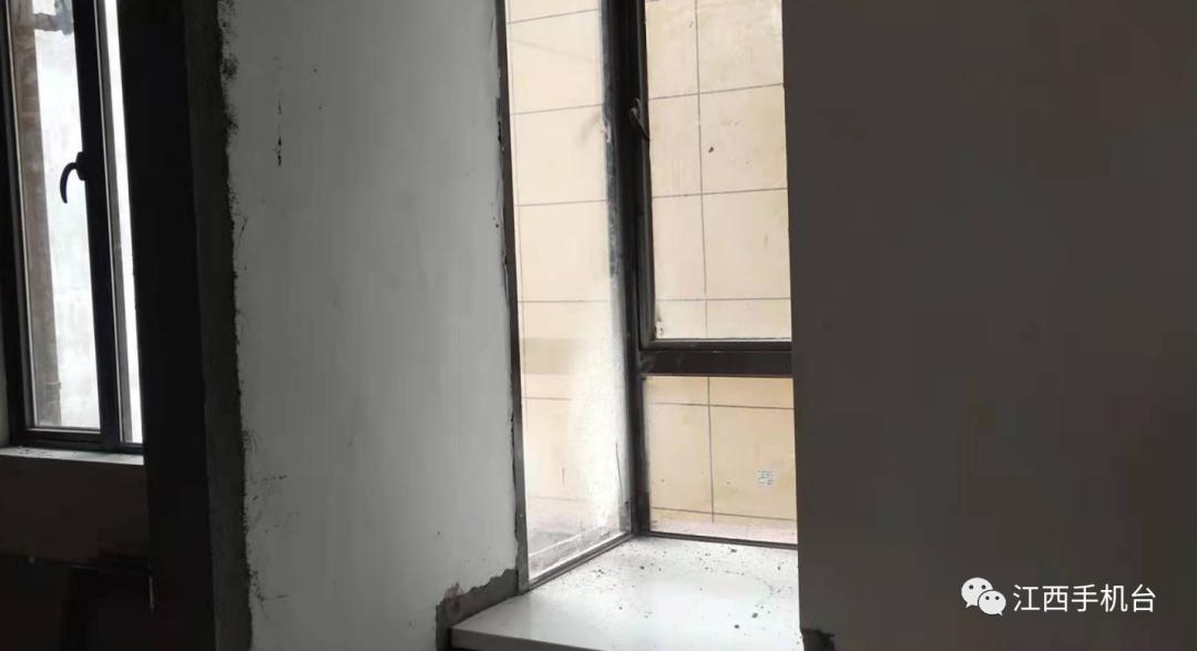 DƬ